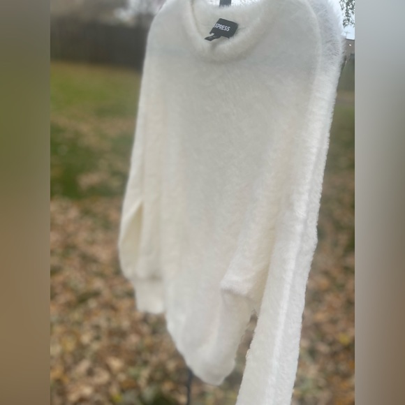 Express Ivory Cozy Fuzzy Crew Neck Sweater Sz M - Picture 13 of 13